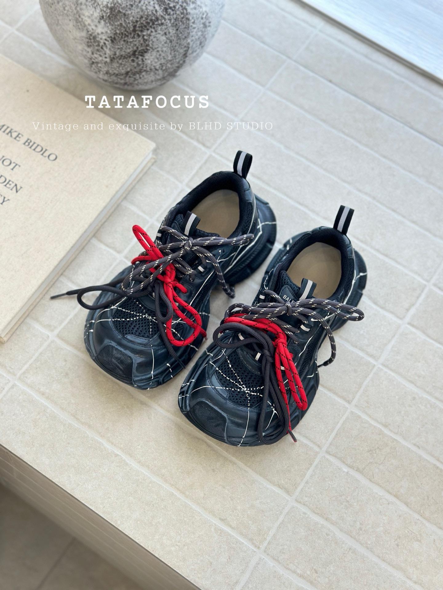 

2025 осень новые кожаные на толстой подошве увеличивающие рост папины кроссовки женские спортивные кроссовки модные и старые универсальные повседневные кроссовки 39 чёрный