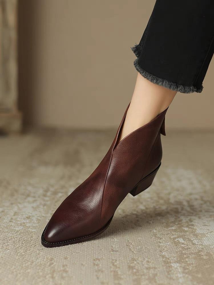 

Заостренные коричневые ретро ботинки Мартин женские ветрозащитные с V-образным вырезом короткие ботинки женские на среднем толстом каблуке короткие ботинки 37 коричневый