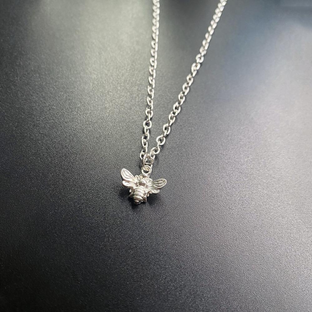 Fashion Cute Silver Color Stereo Insect Little Bee Pendant Necklace for Women Men Exquisite Personality Collar Chain Jewelry