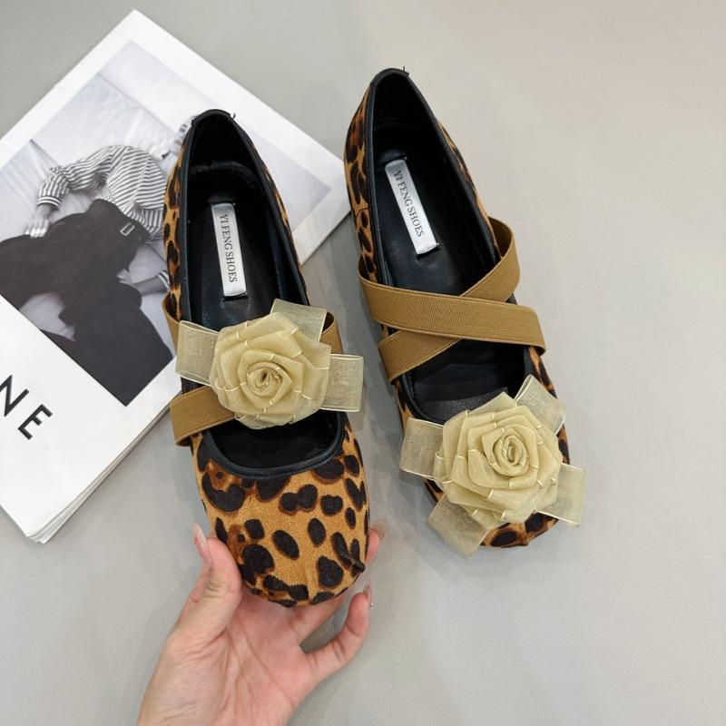 Sheepskin version inner height-increasing shoes genuine leather retro camellia shallow mouth single shoes female pig nose cross belt Mary Jane shoes