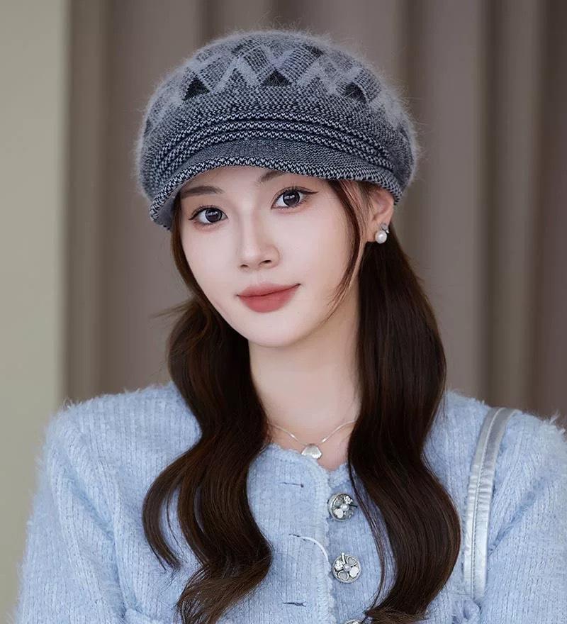 

Женский плюшевый берет - Ветрозащитная, морозостойкая зимняя шапка-бини для активного отдыха, спорта и повседневной носки. Зимняя шапка. ONE SIZE серый