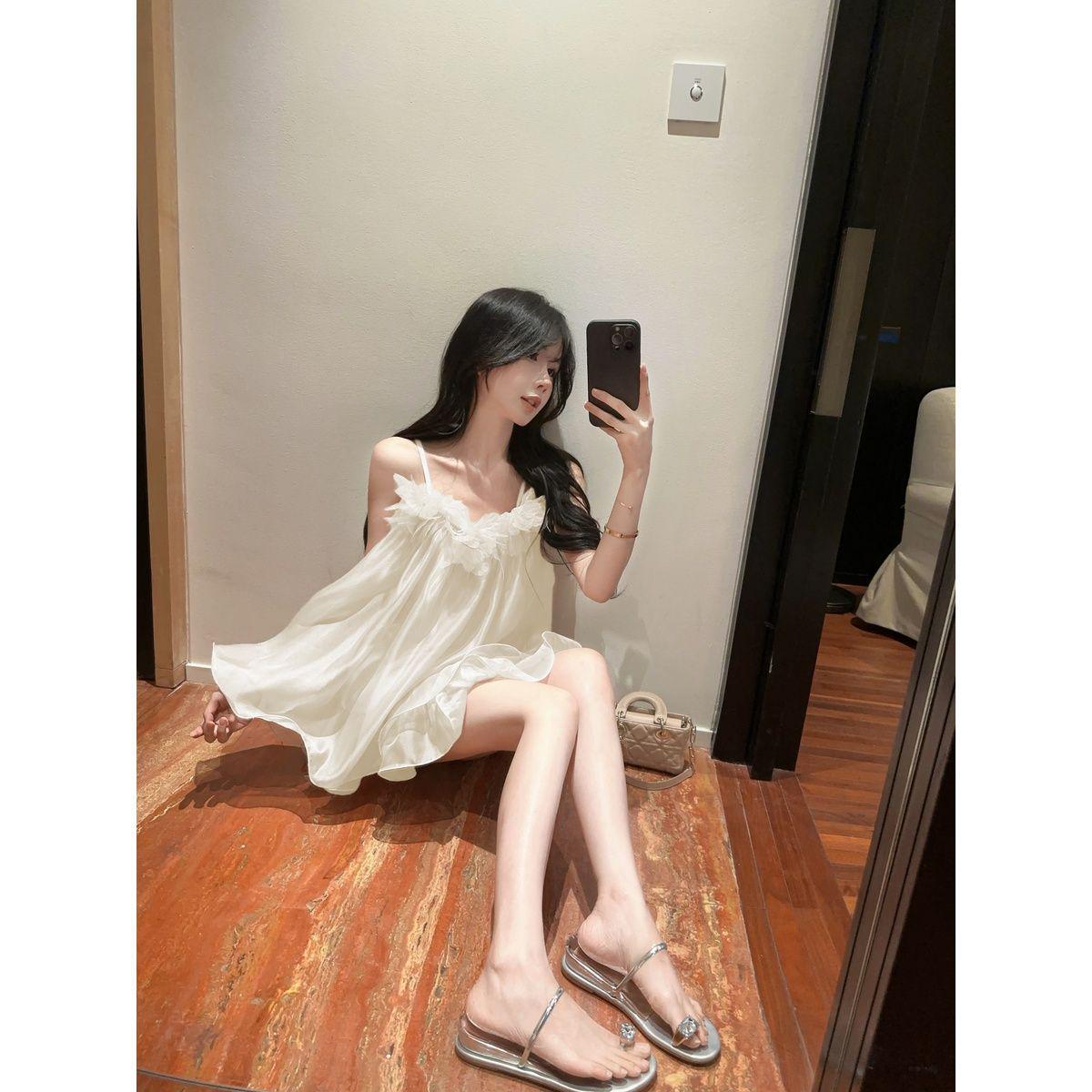 

Elegant 3D Floral Pleated Sleeveless Camisole - Slimming and Trendy Top Large абрикосовый