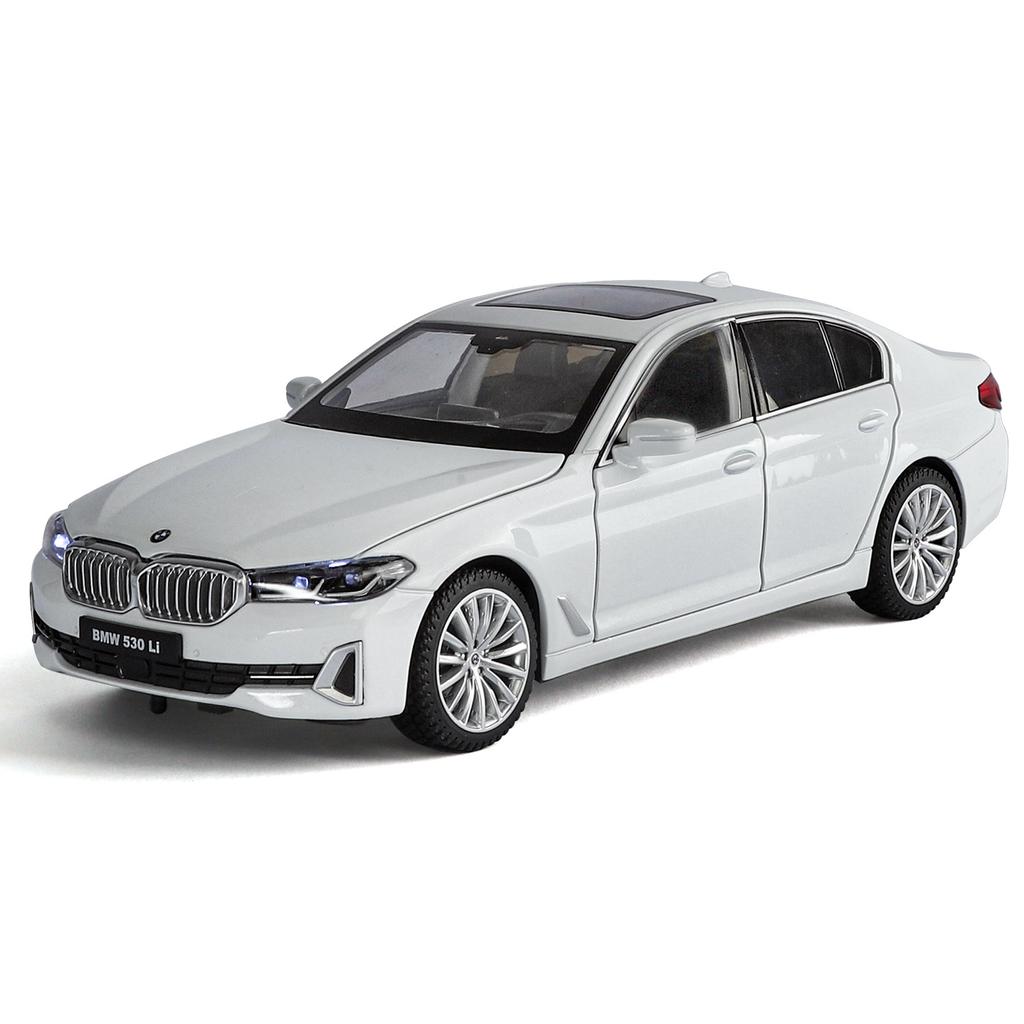 1:24 530Li Luxury Car Alloy Model Diecast Car Toys Doors Opened Sound Light Pull Back Miniature Vehice Ornament kids Gift