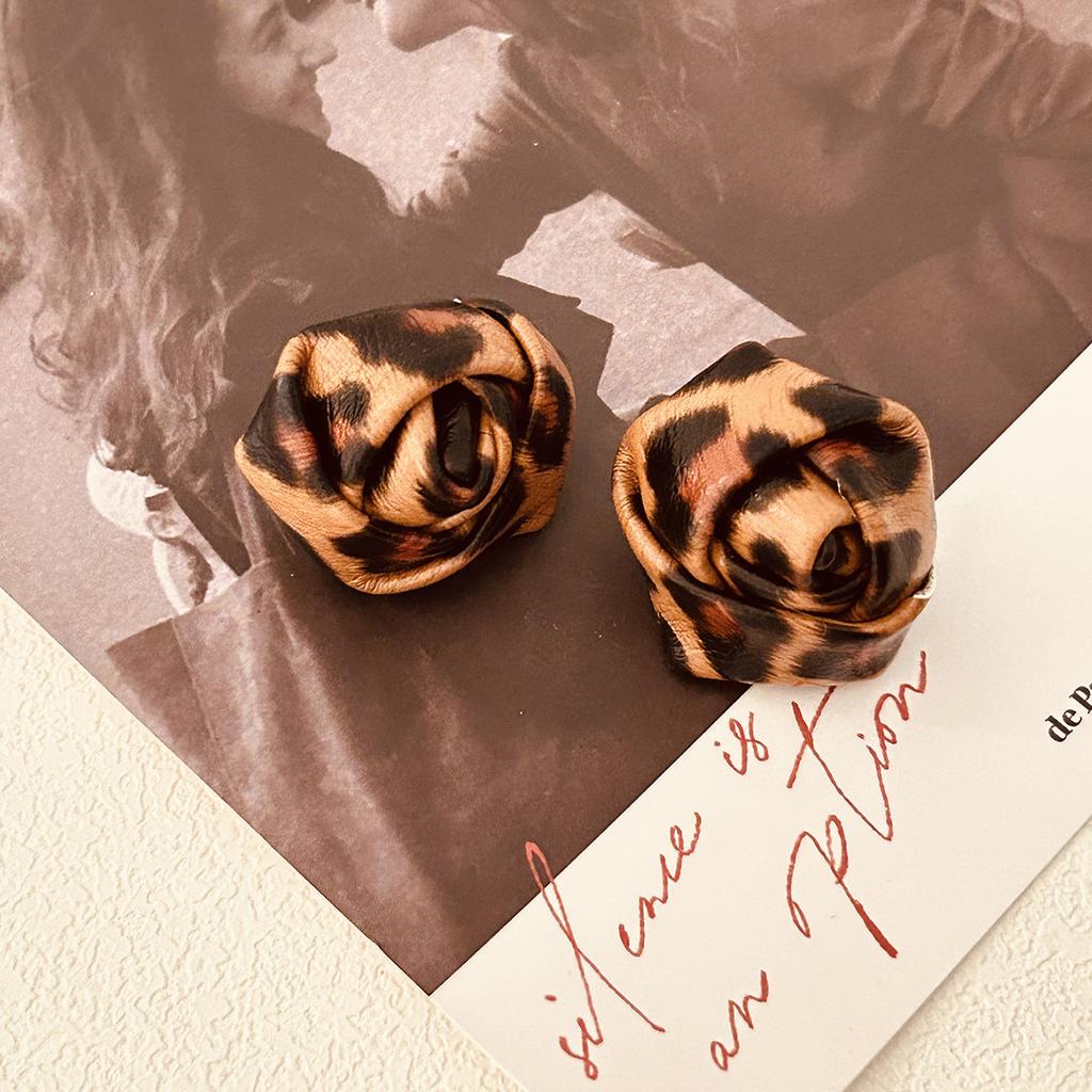Hong Kong Style Autumn And Winter Leopard Print Rose Earrings, Maillard Light Luxury High-End Simple Temperament Earrings