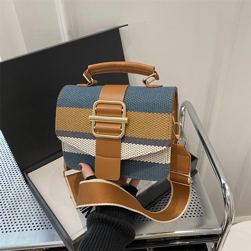 2025 new fashion shoulder bag niche design portable small square bag women's bag winter foreign style messenger bag
