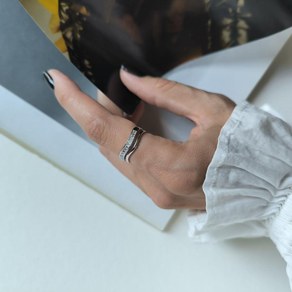 Silver Ring with Natural Cubic Zirconia, Mother-of-pearl, Product Weight 3 G (2185819)