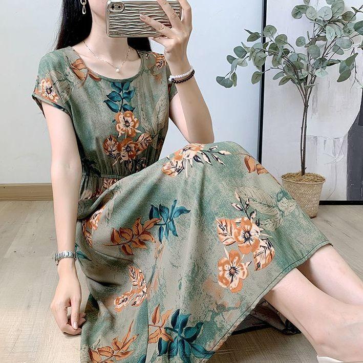 Свободное и обтягивающее хлопково-шелковое платье с короткими рукавами для летней — фото 26