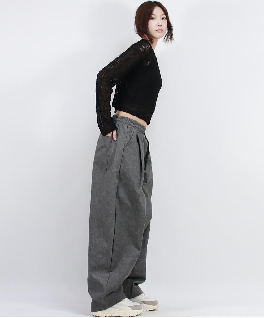 Deumakeu Grunge Washing Side One Tuck Curved Wide Pants Charcoal