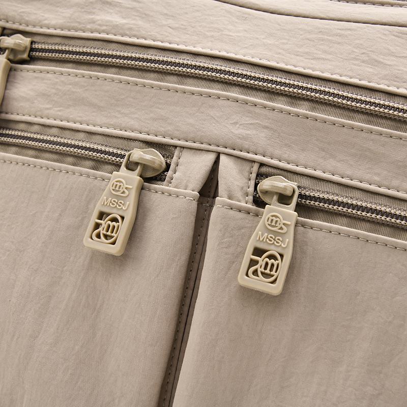 Fashionable Multi Pocket Crossbody Bag with Adjustable Strap and Spacious Design for Daily Use