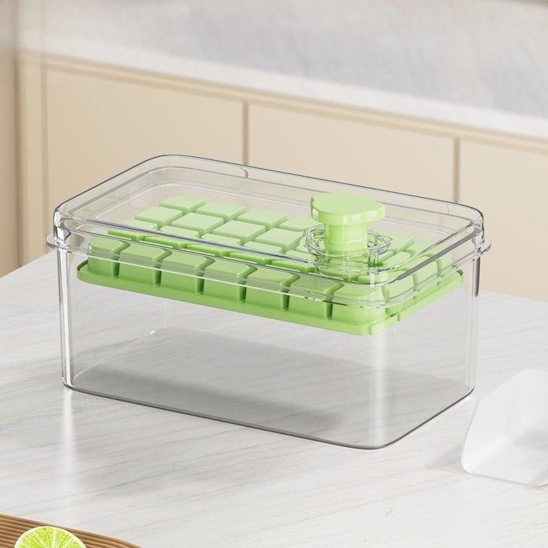 Press The Ice Cube Mold To Stack It with The Household Ice Cube Box for Storing Frozen Ice Cube Models in The Refrigerator. Single layer зелёный