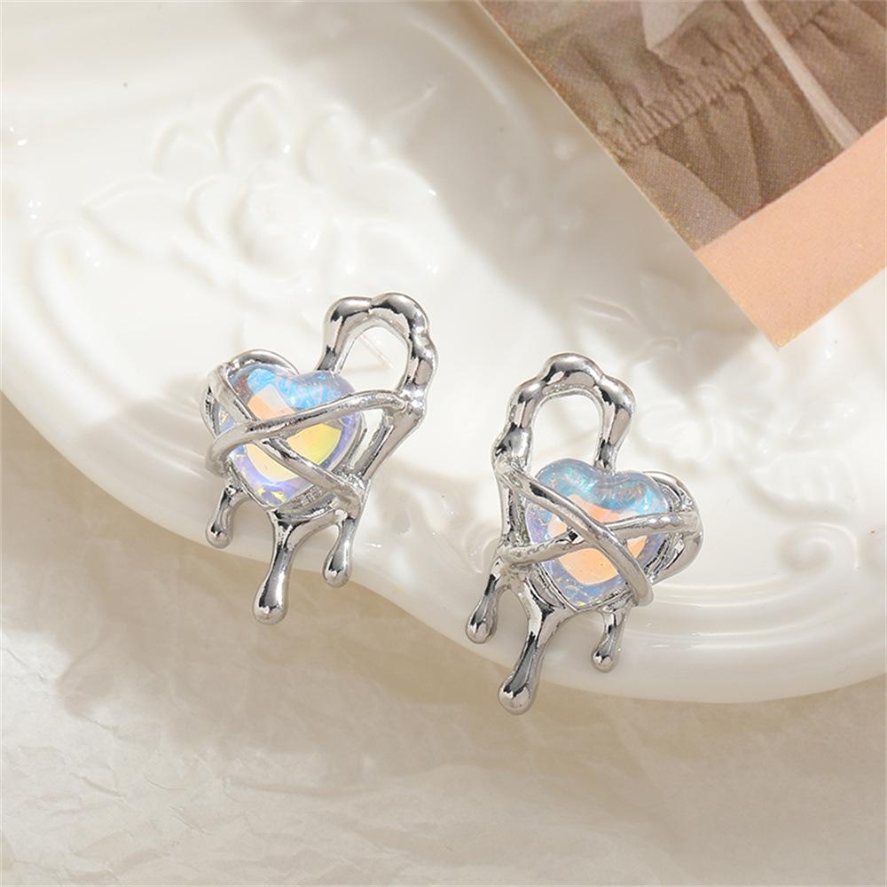 Creative Cute Heart Stud Earrings for Women Bound Tearful Crystal Love Earrings New Fashion Korean Statement Jewelry Gift