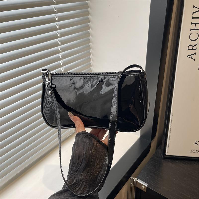 

New trend versatile handbag simple shoulder underarm bag paint picofarad stick bag чёрный