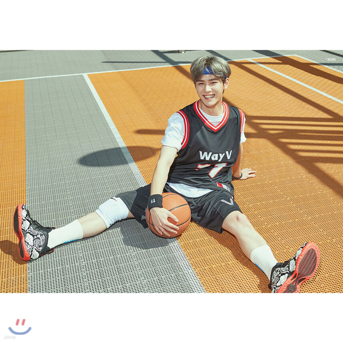 

WayV KUN_A1 ПОСТЕР