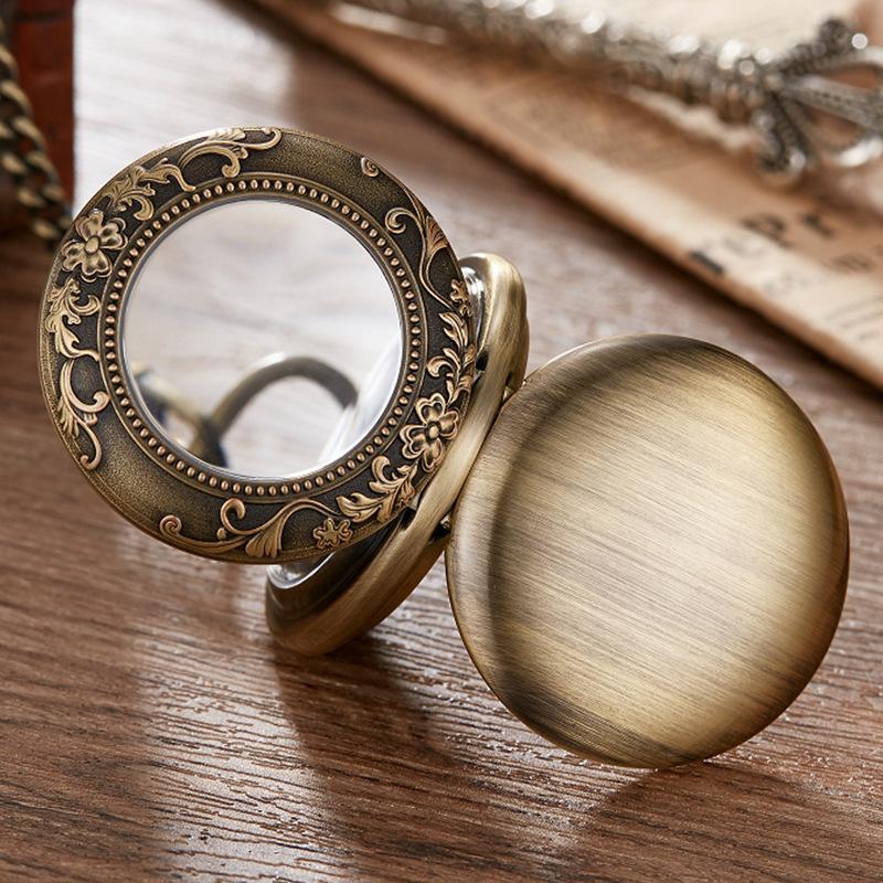 Klassische Vintage Doppel-Klappdeckel-Taschenuhr mit Schnitzereien und römischen Ziffern, große halbautomatische