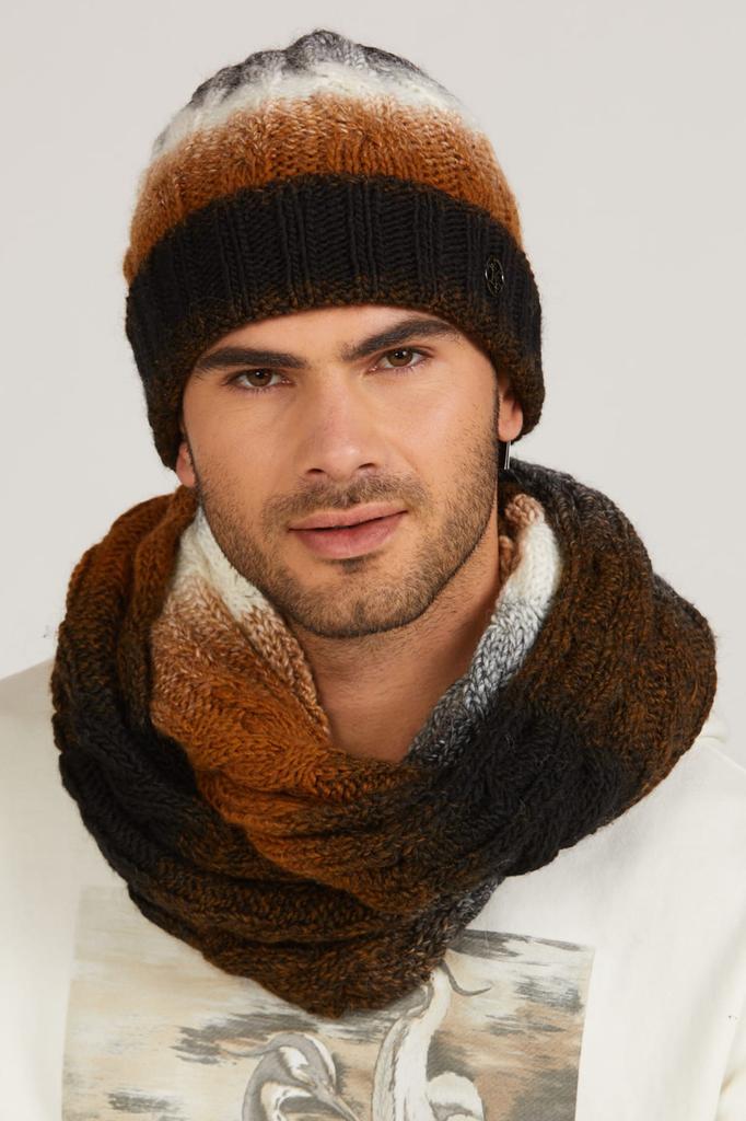 Rosario Men' Winter Hat in Shaded Red Color