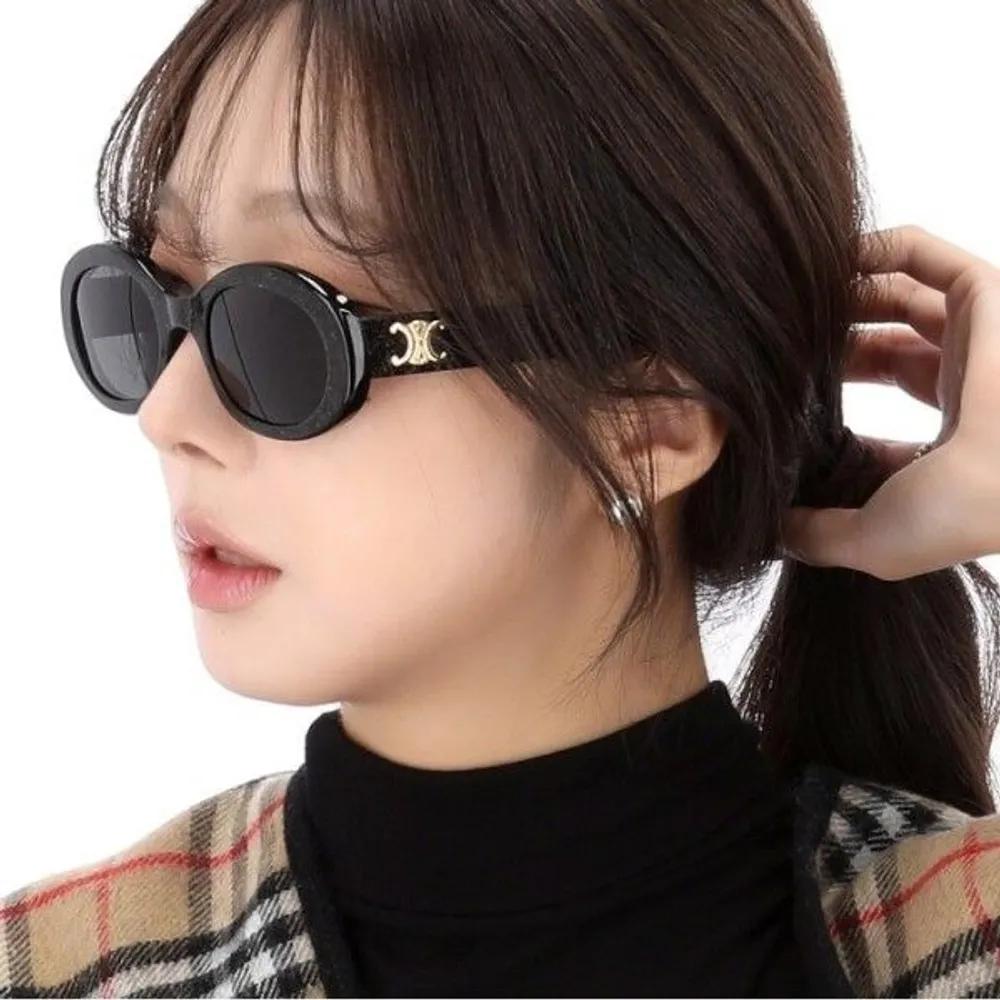 [Celine] Triomphe 01 Sunglasses CL40194U 03A