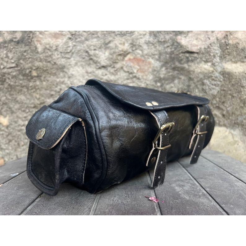 

Кожаная седельная сумка Мотоциклетная сумка Черная вилка Сумка для инструментов Сумка для велосипеда Сумка для велосипеда Новая сумка с клапаном Лучший подарок для него 9 x 5 x 4 in