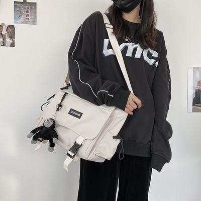 Koreanischer Arbeitskleidungsstil Buchstaben-Schultertasche, Hong Kong Stil Retro Vielseitig Lässig Studenten-Steckverschluss Umhängetasche