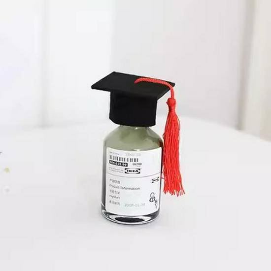 

Mini Graduation Cap with Tassel for Figurine or Bouquet Decoration 3cm x 1.5cm x Inner 1.5cm - Small