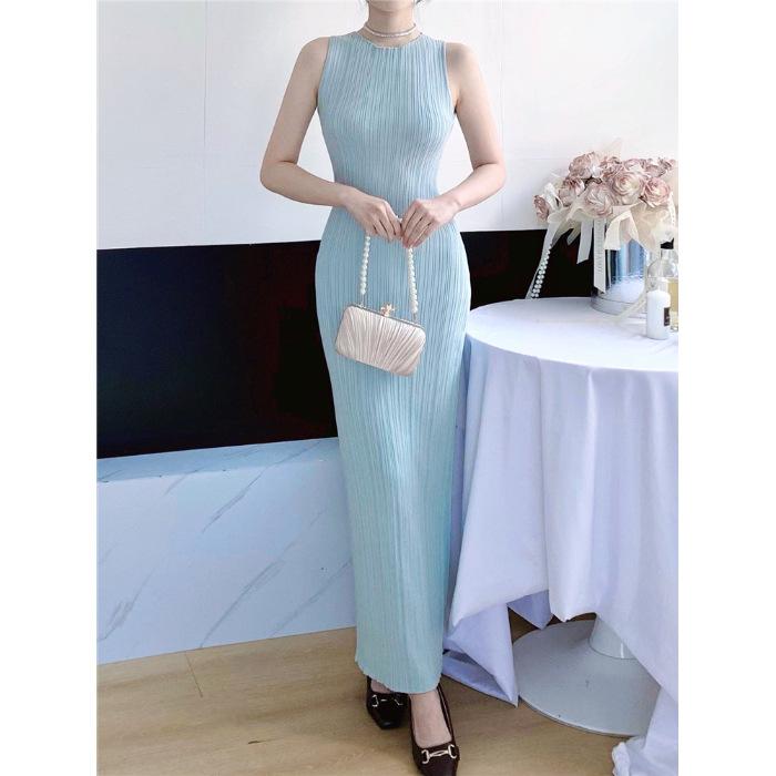 

Warm as Yuxia s new sexy slim-fitting hip-wrapped long dress, pure desire texture, sleeveless waist-closed knitted dress for women One size fits all синій
