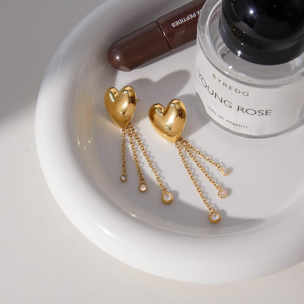 European and American stainless steel love stud earrings earrings do not fade titanium steel