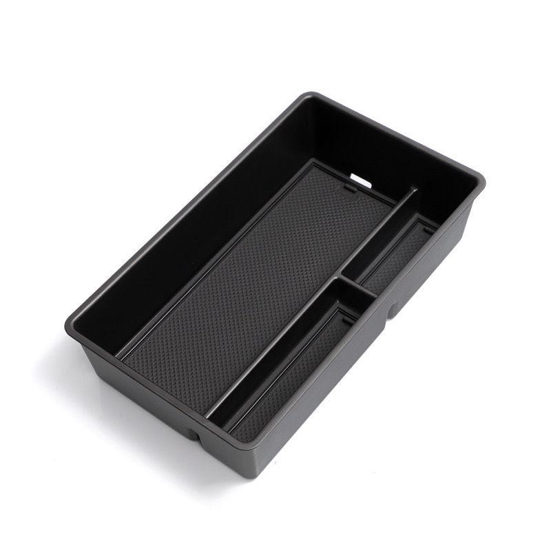 Dla Xpeng P7+ 2024 2025 Akcesoria Organizer na Konsolę Środkową Tacka ABS Czarny Schowek w Podłokietniku Dodatkowe Miejsce do Przechowywania Sortownik Pudełko do Uporządkowania