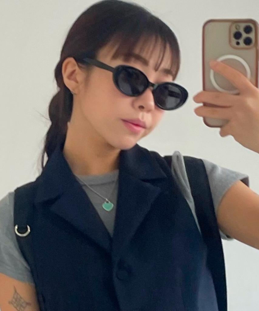 Hangeul Oval Sunglasses Black
