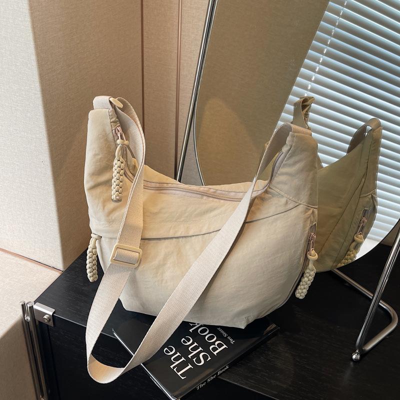 Casual dumpling bag, high-quality texture versatile large-capacity messenger bag, women's new class commuter bag