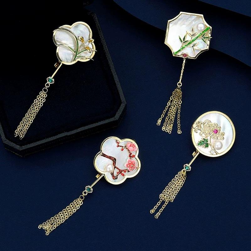 Ancient-style Plum Blossom Tassel Brooch, High-end and Upscale Decorative Accessory for A Fitted Cheongsam, Vintage Pin.