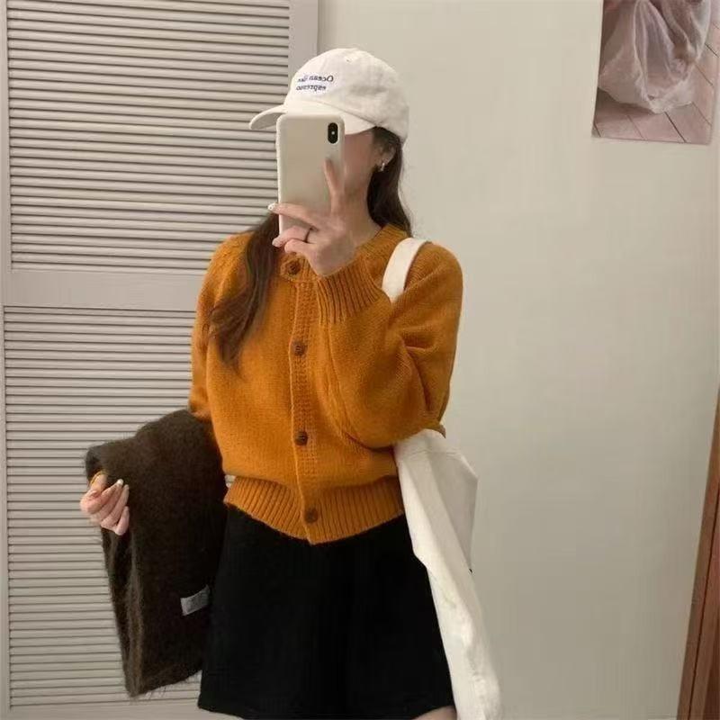 Autumn and Winter New Casual Retro Lazy Knitted Cardigan Women's Design Sense Gentle Soft Waxy Sweater Jacket Top