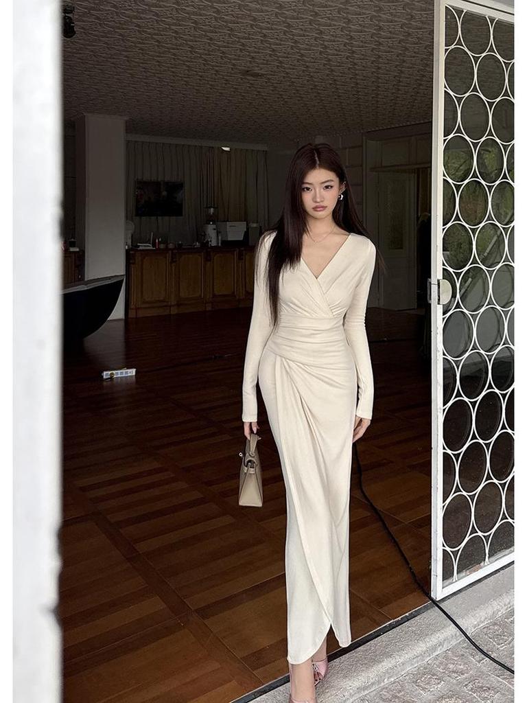 2026 Autumn/Winter Elegant V-Neck Long Sleeve Pleated Waist Split Skirt Dress for Women
