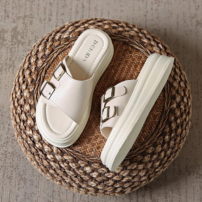 Fashion cool slippers women's 2025 summer new versatile student soft bottom buckle outdoor leisure beach thick bottom cool slippers
