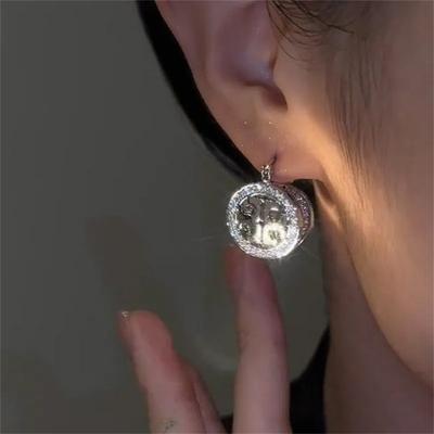 A Pair Of Fashionable And Luxurious Earrings With A Subtle Zircon Inlay, Exuding A Luxurious Temperament