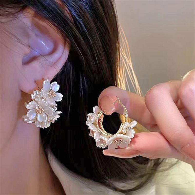 1Pair Sweet Temperament Pearl Flower Earrings For Women Girls Exquisite High-End Light Luxury Flower Earrings Jewelry Accessory