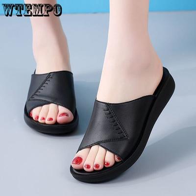 Sommersandalen und Hausschuhe, Damenschuhe mit dicken Sohlen und weichen Sohlen, rutschfeste Hausschuhe für Mütter mittleren Alters und ältere Menschen.
