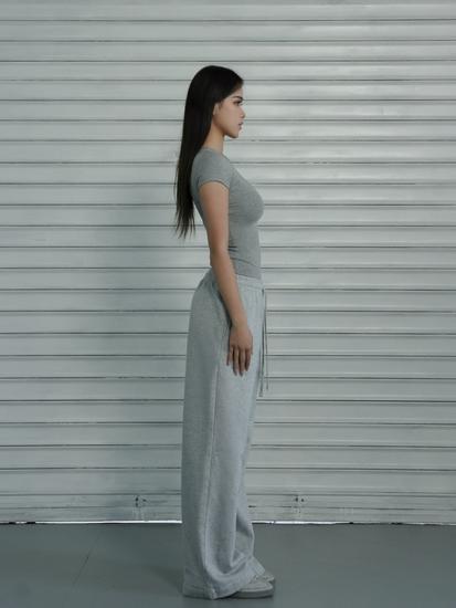 European & American Slim Fit High-Elastic Short-Sleeve T-Shirt: Breathable, Figure-Flattering, Petite Base Top