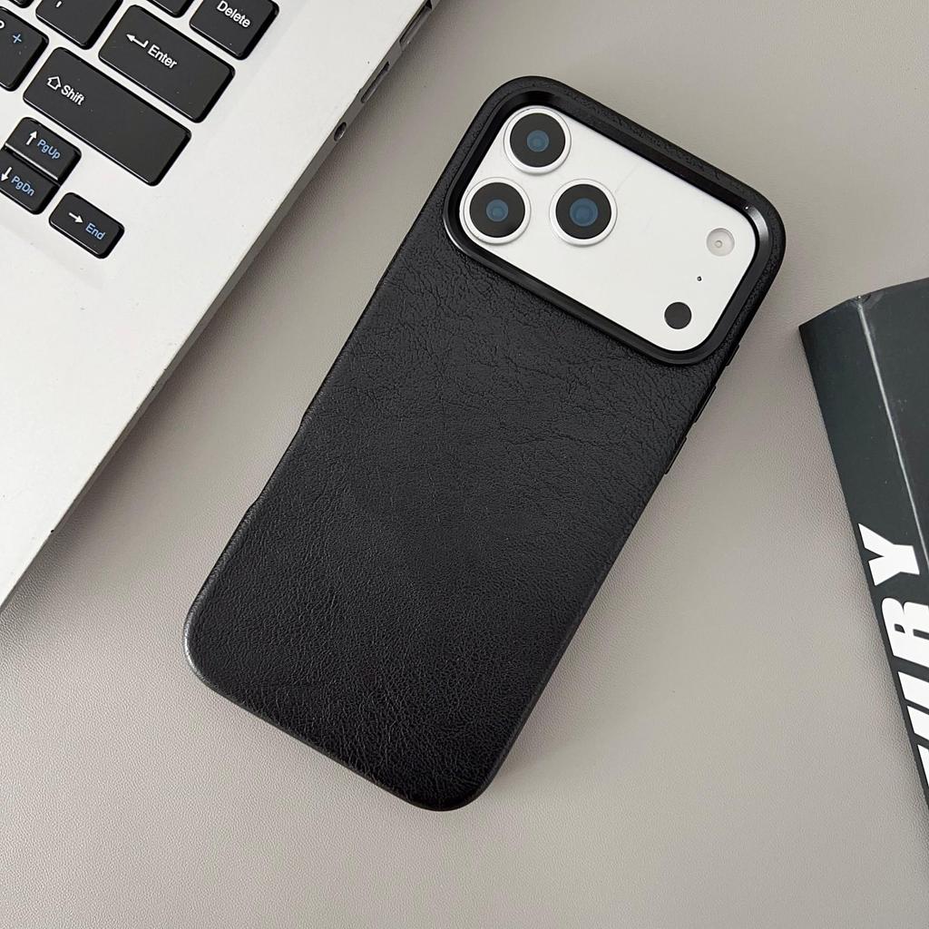 Retro Crazy Horse Leather Grain Magnetic Drop-proof Protective Case for iPhone 17 Pro Max.