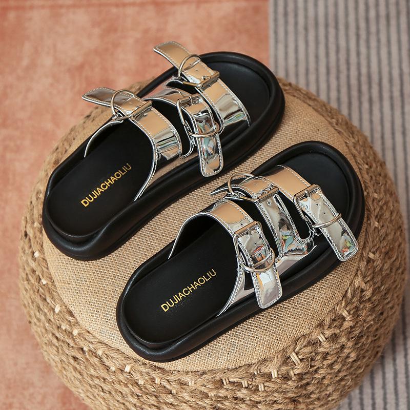 

Silver cool slippers women s outerwear 2025 new summer high-end fashion thick-soled non-slip one-word beach sandals 40 серебряный