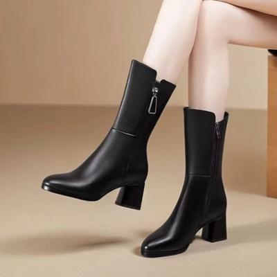Buty z wyższej półki z grubymi obcasami, wysokimi obcasami i okrągłymi noskami