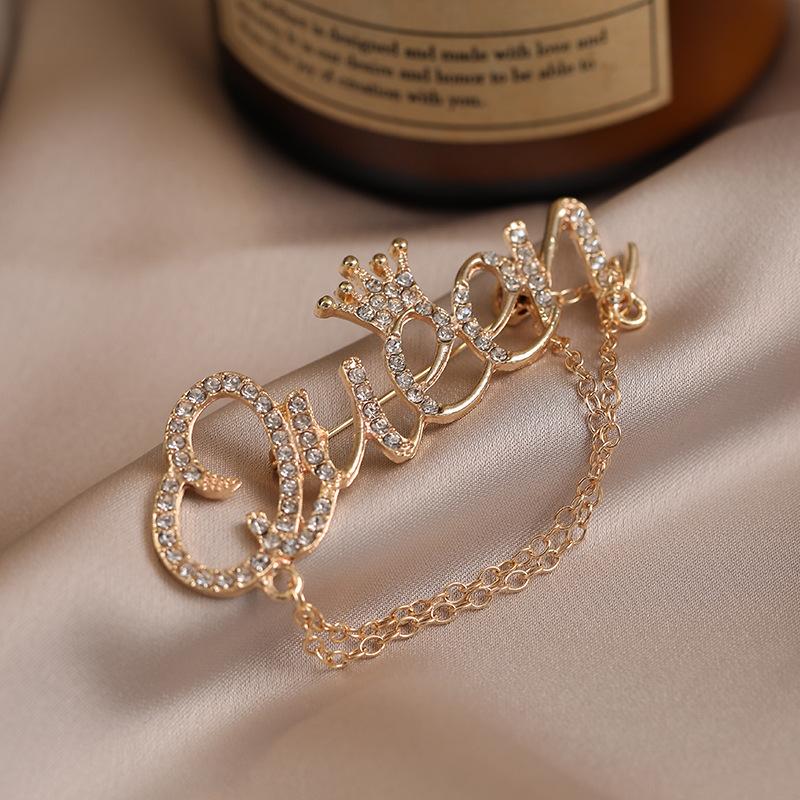 The Chain Brooch Exudes A Sense of High-end Light Luxury and Is A Versatile Accessory It Is A Sophisticated and Exquisite Brooch