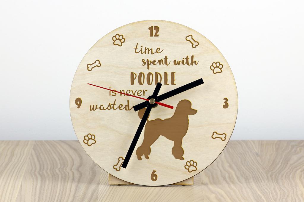 Poodle - relógio com cão, relógio de madeira com gravação, relógio personalizado por Art-Dog