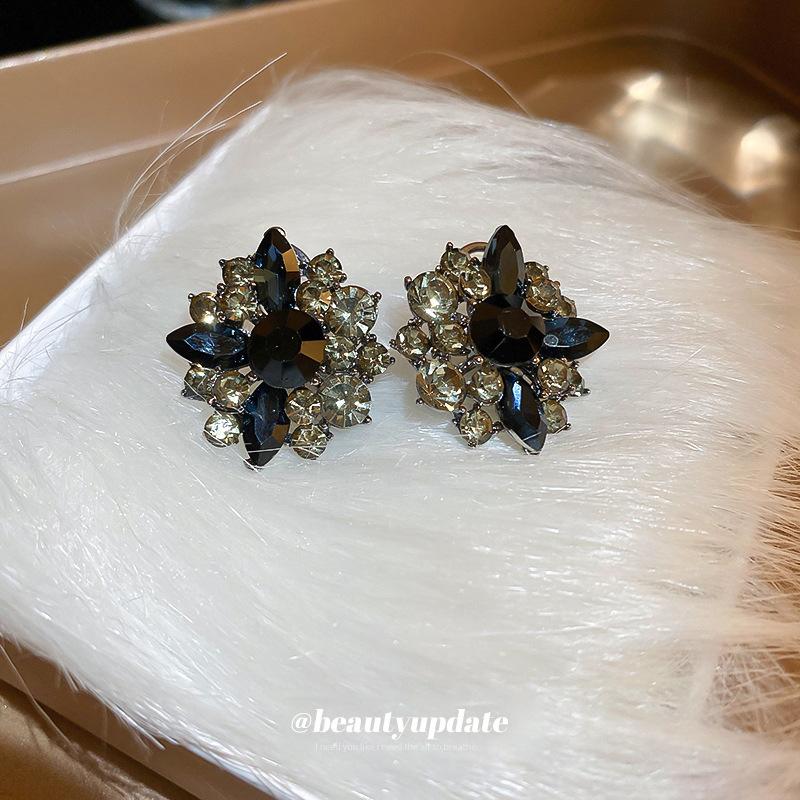 Silver Needle Diamond Flower Stud Earrings French Retro Earrings Light Luxury Personality Versatile Earrings Wholesale Women