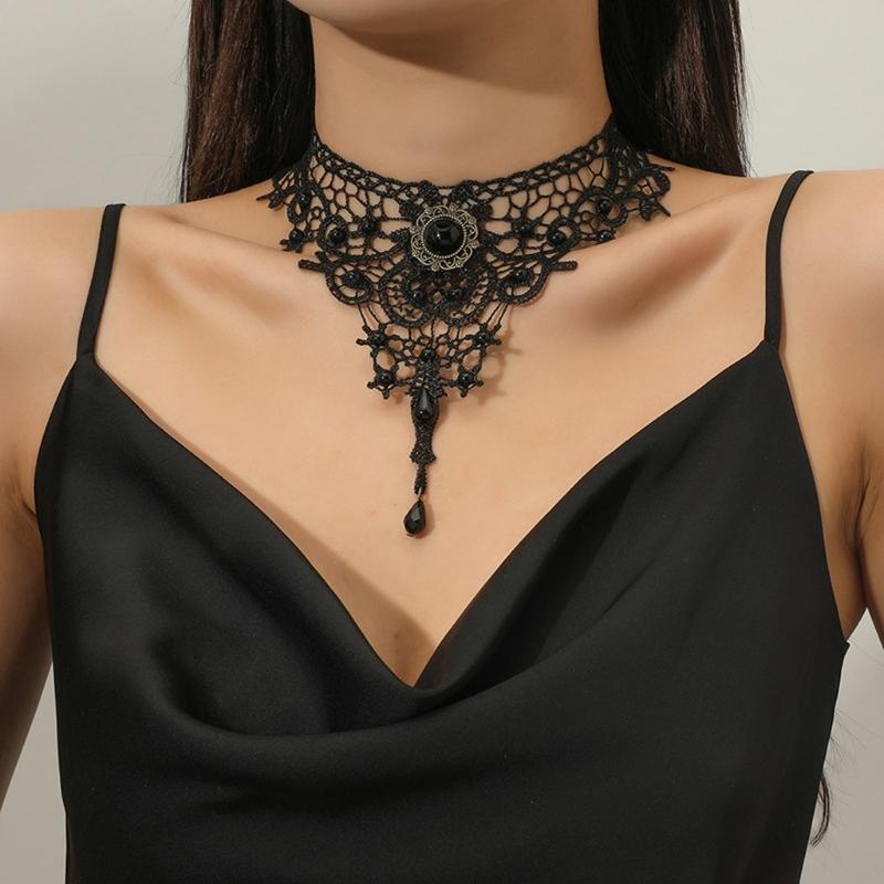 Gothic Lace Choker Necklace with Crystal for Women Girls Halloween Cosplay Party Custume Vintage Thick Choker Gifts