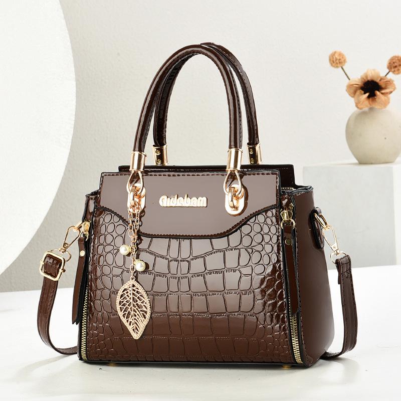 

New simple crocodile pattern large-capacity bag women s fashion handbag high-end versatile commuter tote bag кофейный