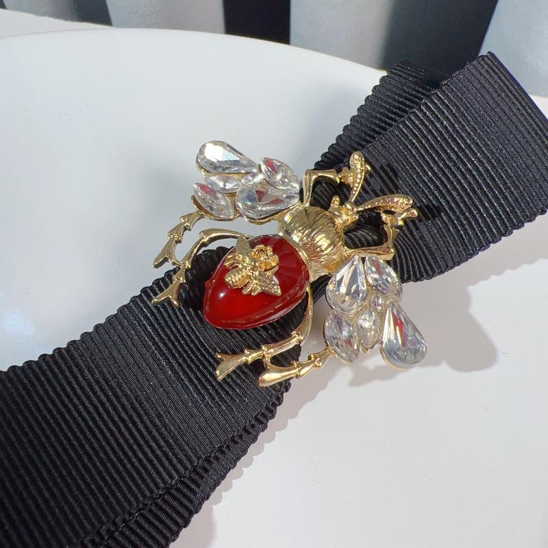 Rhinestones Bee Neckties Bowtie British Korean Men's and Women's College Style Shirts Accessories Brooch Handmade Jewelry Gifts