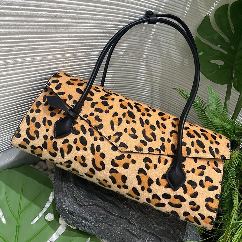 

Handbag Women s Leopard-print French Stick Bag Niche Retro Armpit Shoulder High-end Speckled Sausage 40x14x20cm regular packaging леопардовый