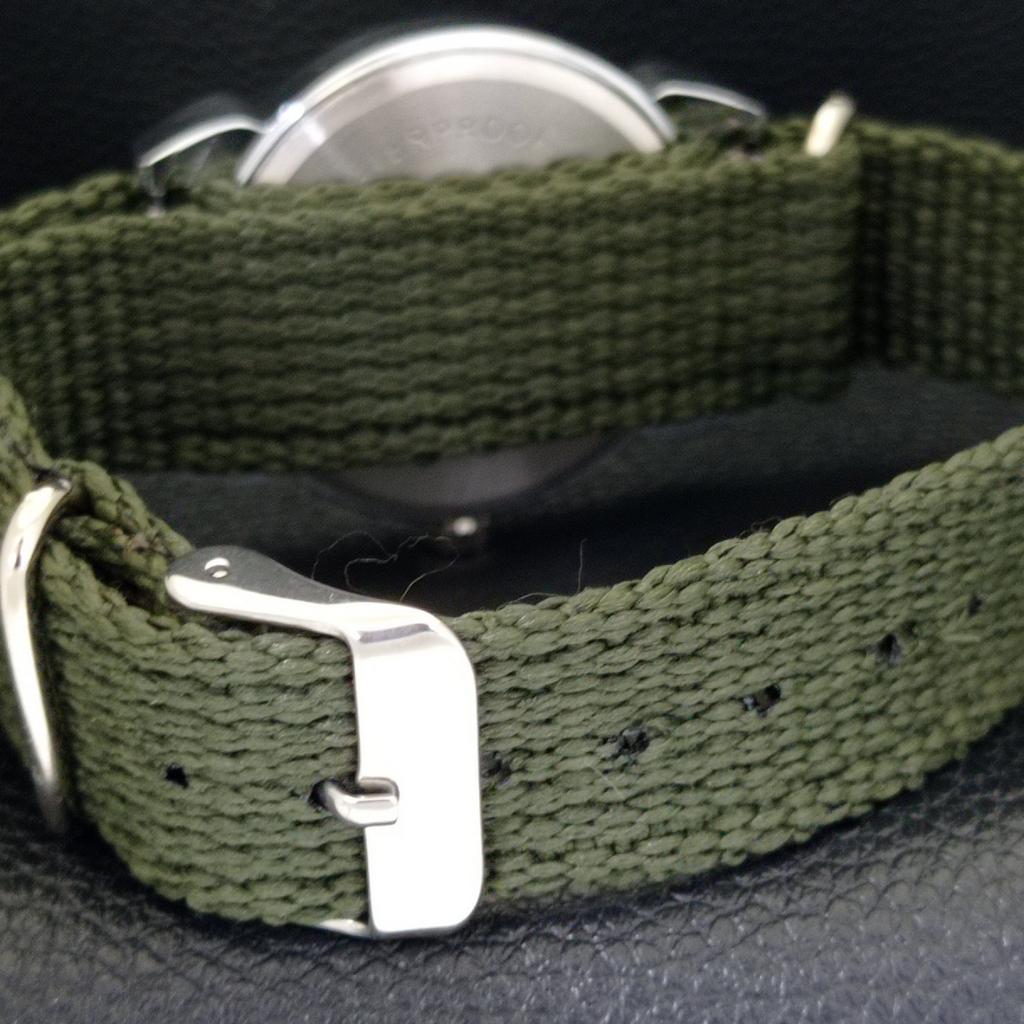 VINTAGE HAND-WINDING SWISS MENS REFURBISHED GREEN COLOR DIAL WATCH a700885-5 R205a-a700885