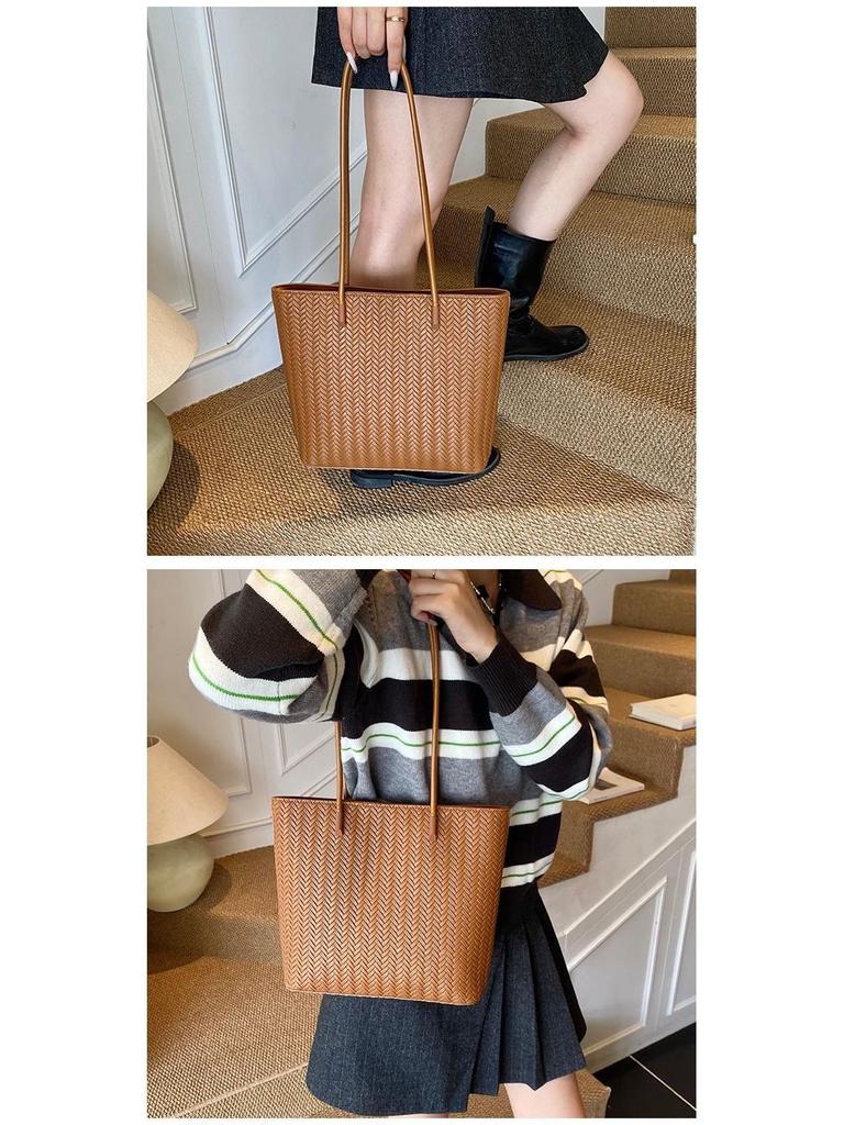 Retro Woven 2025 Large Capacity Versatile Underarm Tote Bag