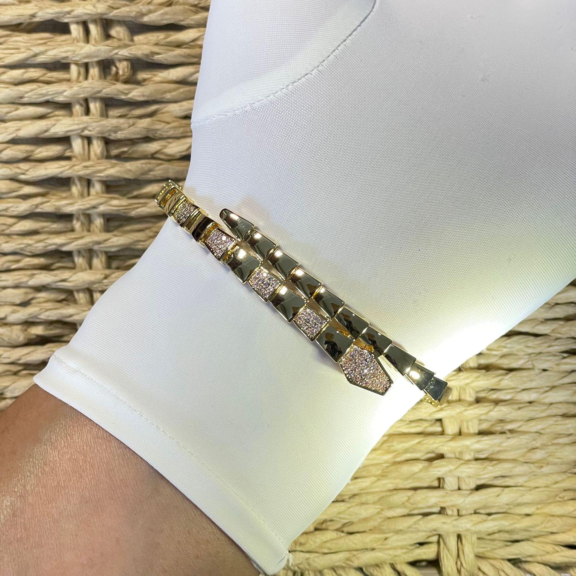 

Европейский и американский ретро браслет для пары в форме змеи с бриллиантами