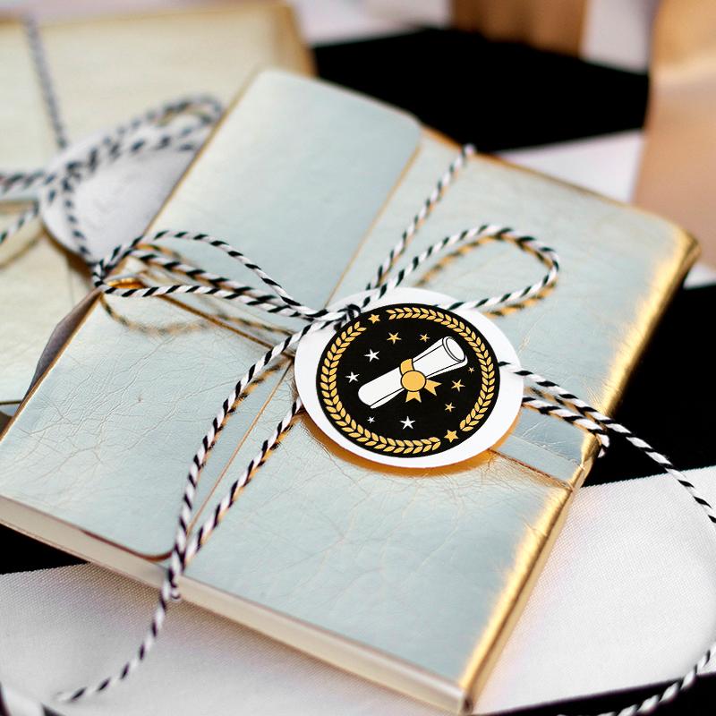 120 Pezzi Adesivi Congratulazioni Decorazione Festa di Laurea Etichette Regalo Adesive 2024 Forniture Congratulazioni Scatola Regalo Borsa Decorazione Fai da Te